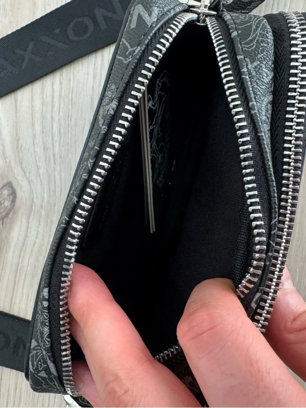 Jaxxon crossbody bag - Picture 3 of 6